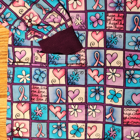 HQ Long Sleeve Scrub Top with Hearts, Flowers, Courage & Love Size Large - Picture 5 of 7